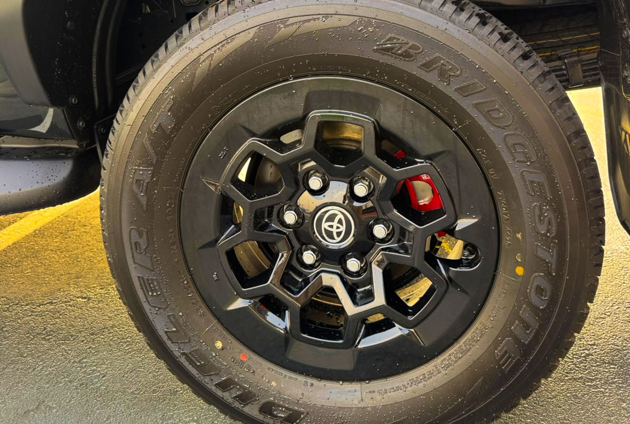 Hilux GR SPORT . 2.8L . Inline-4 . Automatic . Diesel thumbnail 10