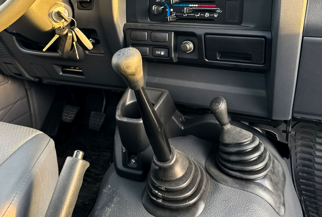 LC 79 . SC . 4.2L . Inline-6 . Manual . Diesel thumbnail 8