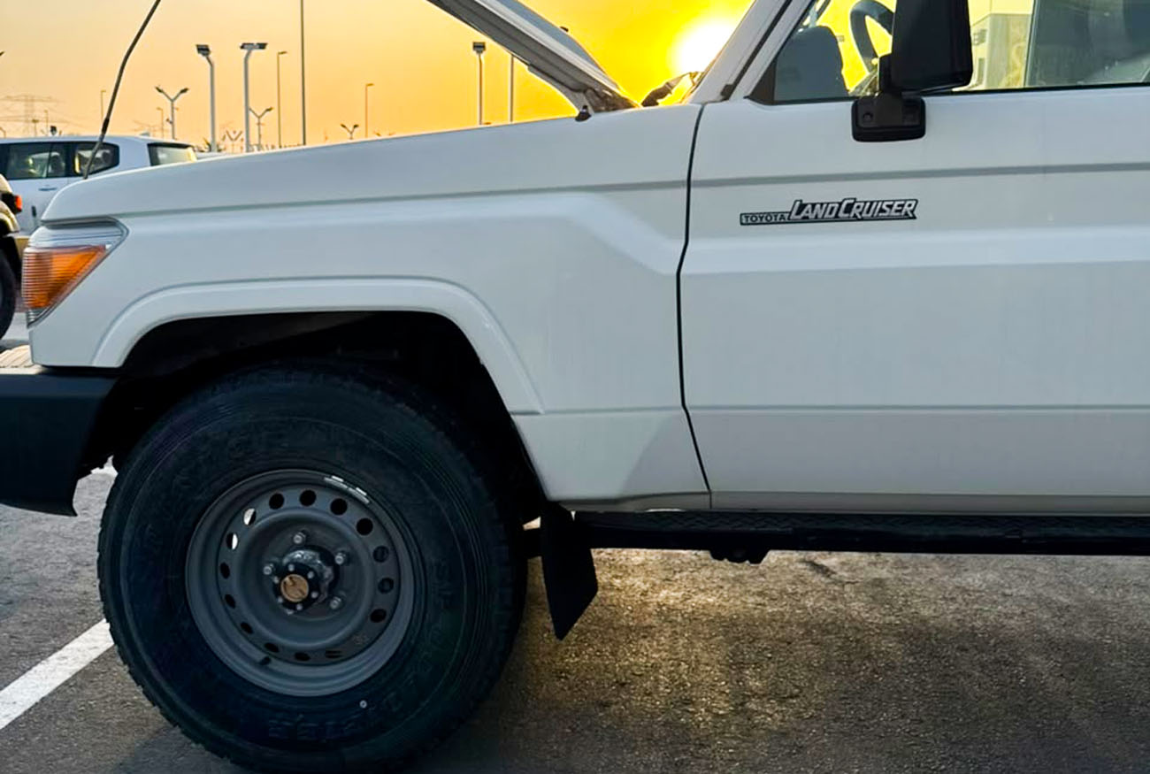 LC 79 . SC . 4.2L . Inline-6 . Manual . Diesel thumbnail 9