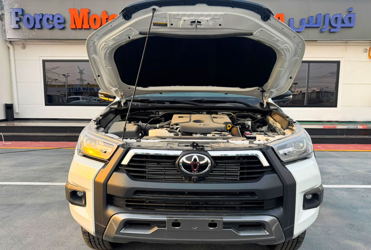 Toyota Hilux Adventure . 2.8L . Inline-4 . Automatic . Diesel thumbnail 4
