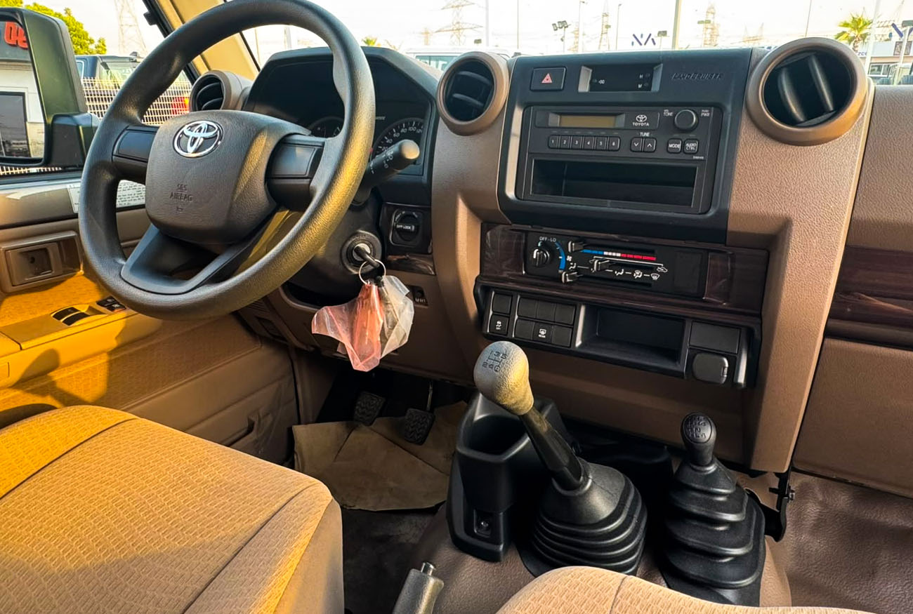 LC 71 . 4.0L . V6 . Manual . Petrol thumbnail 7