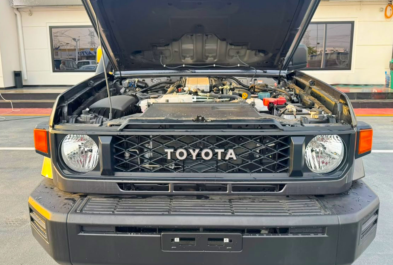 LC 79 LX . 2.8L . Inline-4 . Automatic . Diesel thumbnail 4