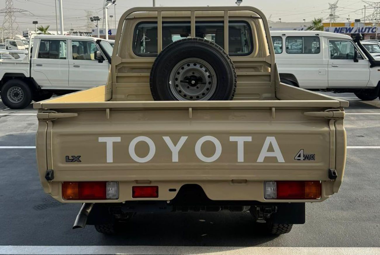 LC 79 LX DC . 2.8L . Inline-4 . Manual . Diesel thumbnail 4