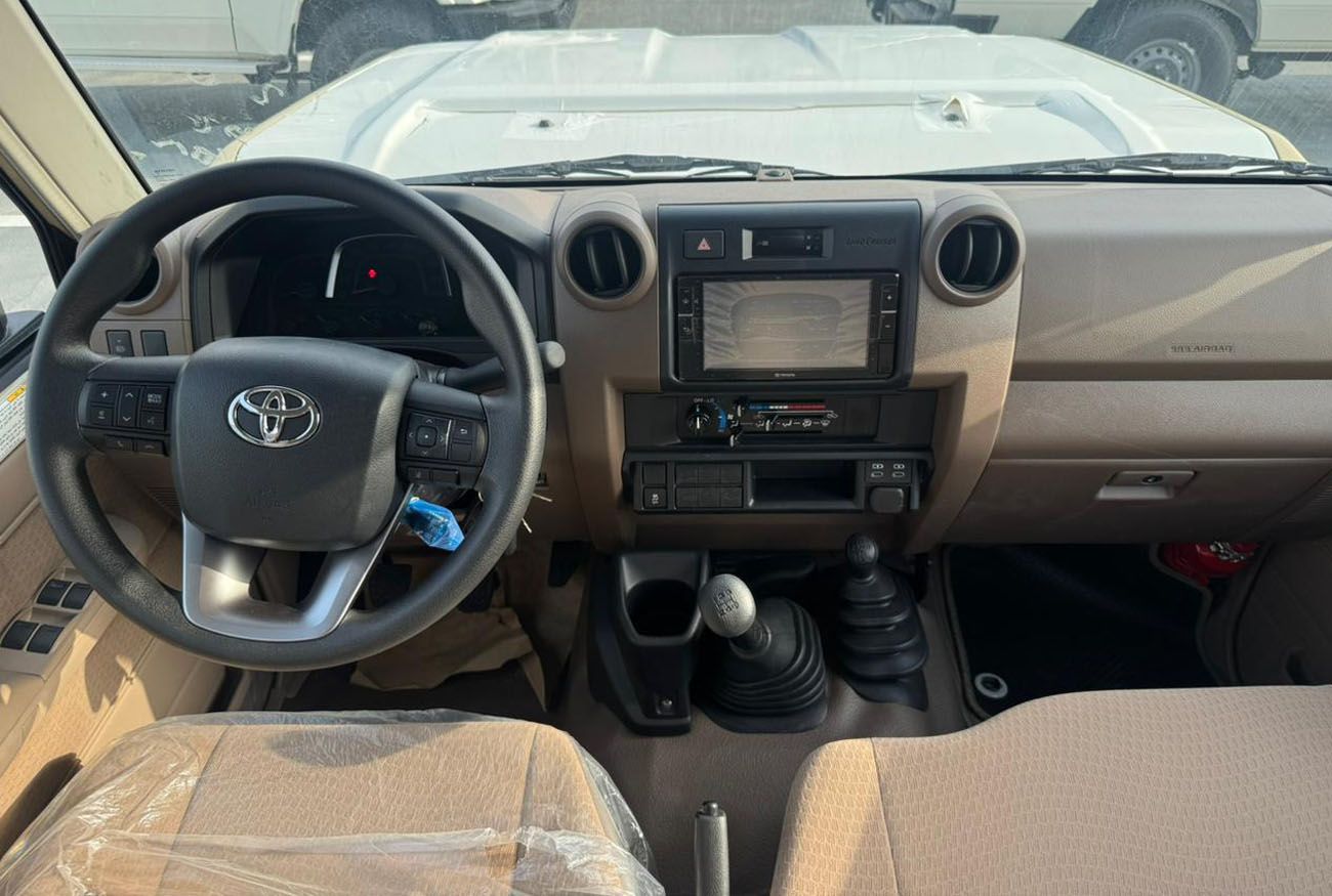 LC 79 LX DC . 2.8L . Inline-4 . Manual . Diesel thumbnail 5