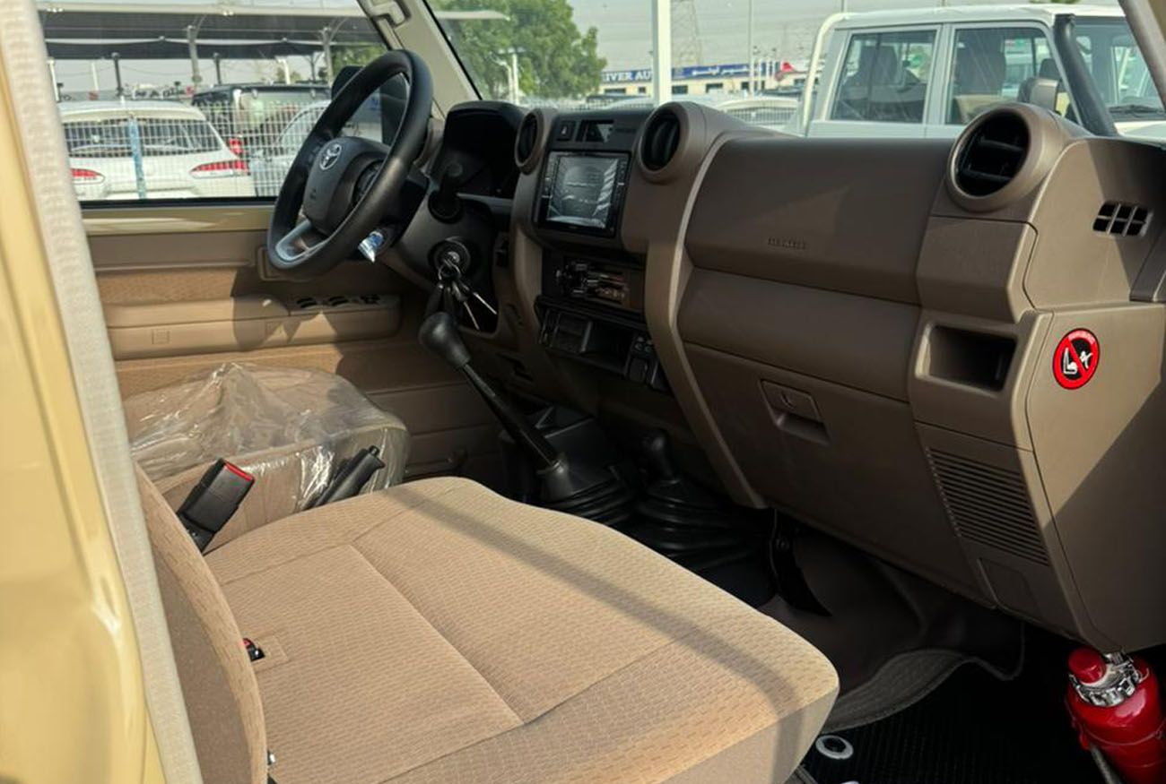 LC 79 LX DC . 2.8L . Inline-4 . Manual . Diesel thumbnail 6
