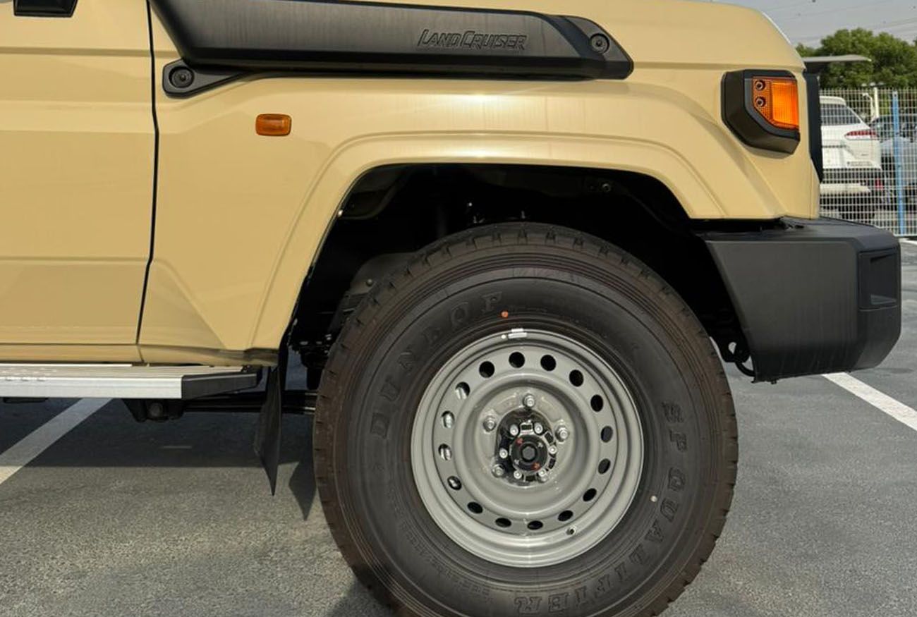 LC 79 LX DC . 2.8L . Inline-4 . Manual . Diesel thumbnail 8
