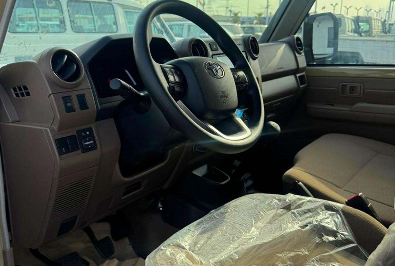 LC 79 LX DC . 2.8L . Inline-4 . Manual . Diesel thumbnail 9