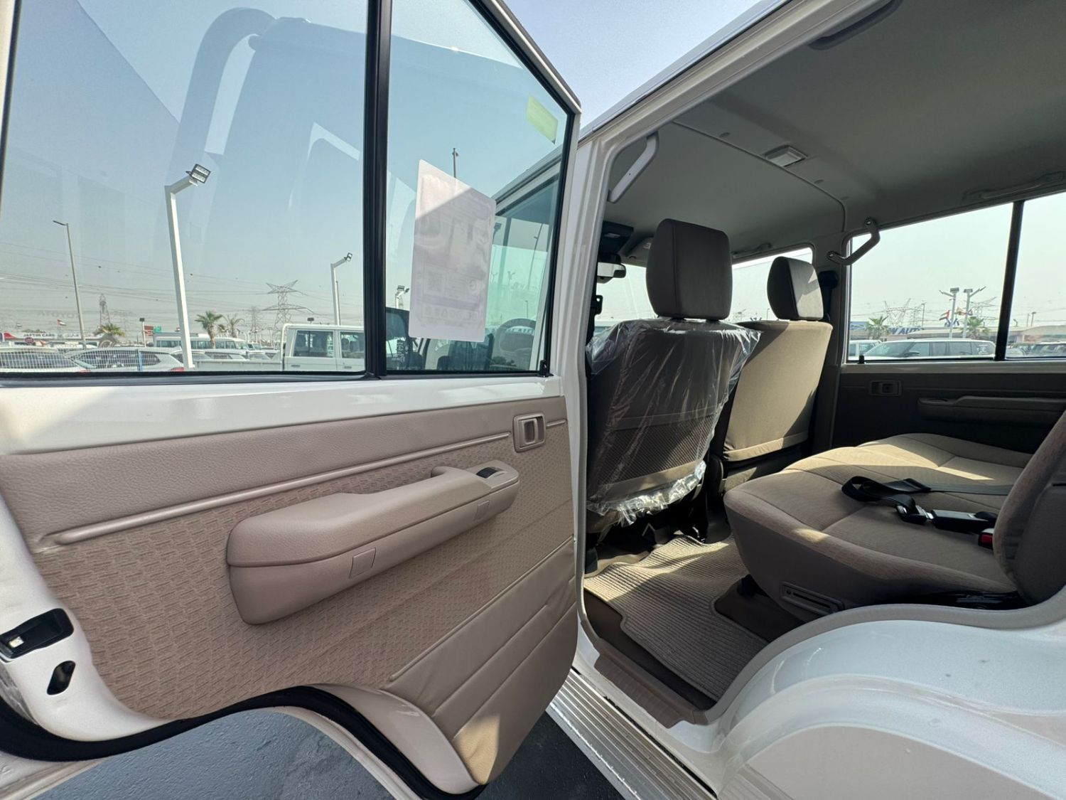 LC 79 LX DC . 2.8L . Inline-4 . Manual . Diesel thumbnail 5