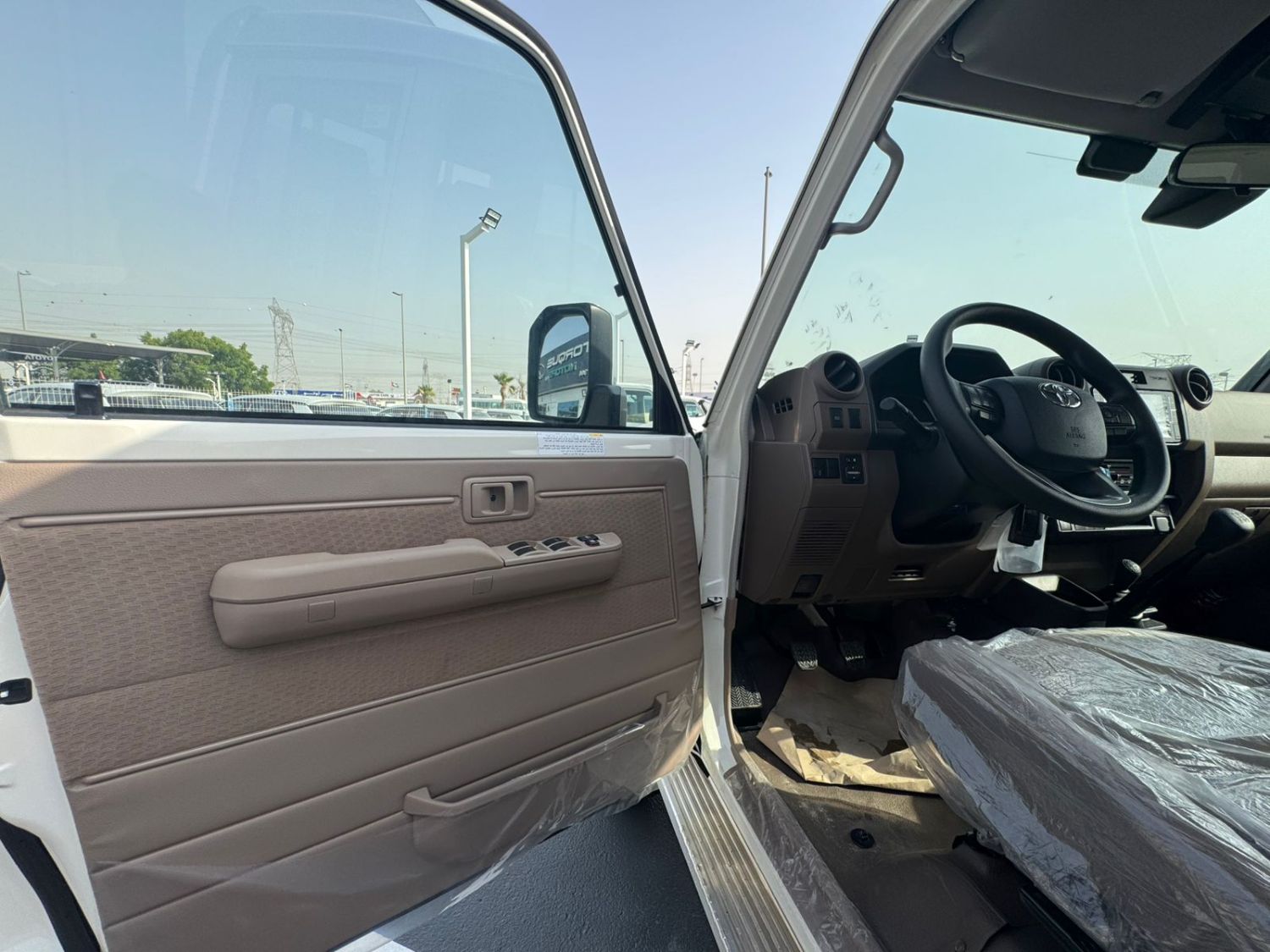 LC 79 LX DC . 2.8L . Inline-4 . Manual . Diesel thumbnail 6