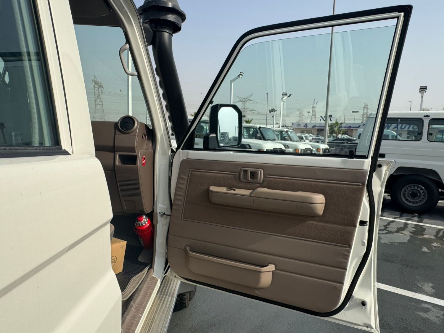 LC 79 LX DC . 2.8L . Inline-4 . Manual . Diesel thumbnail 10