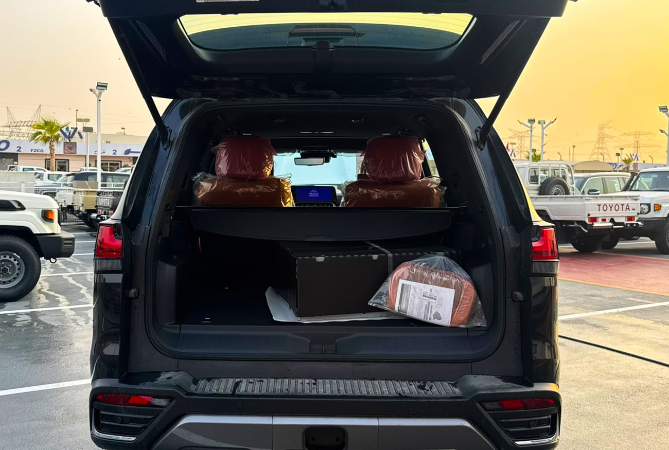 Lexus LX700h VIP . 3.5L .  V6 . Hybrid . Automatic  thumbnail 5