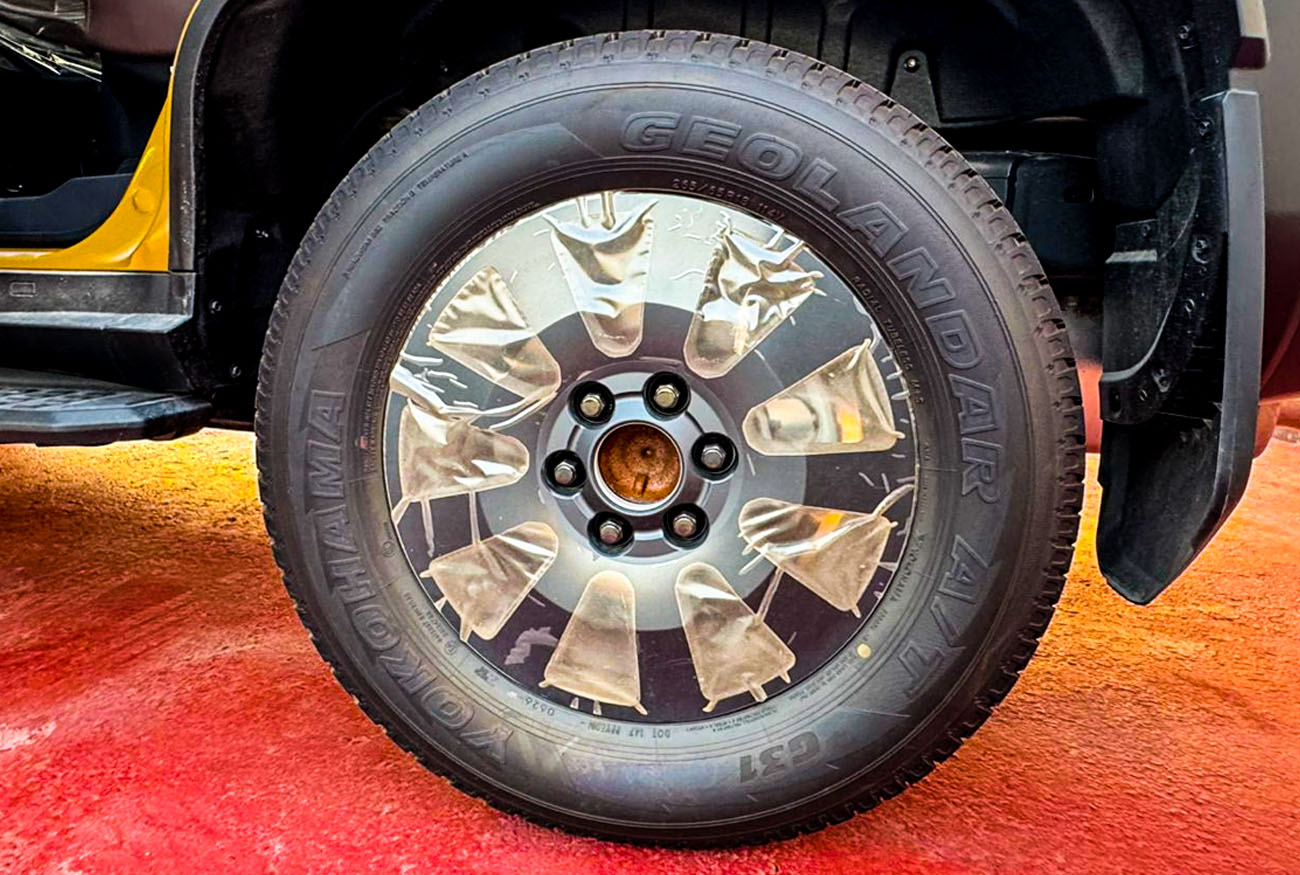 Toyota Prado TXR . 2.4L . I4 . Automatic . Petrol thumbnail 9