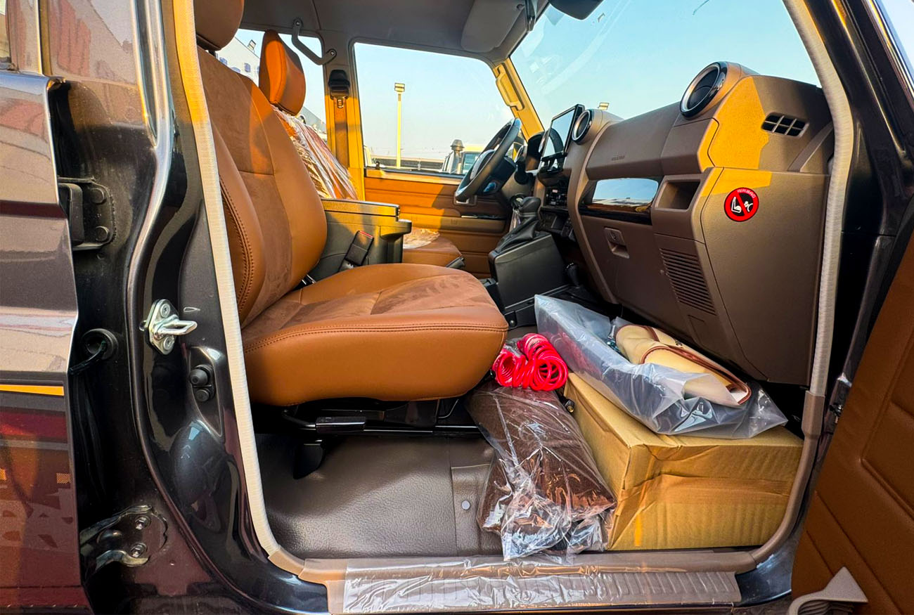 LC79 . 4.0L . V6 . DC . Automatic . Petrol thumbnail 6
