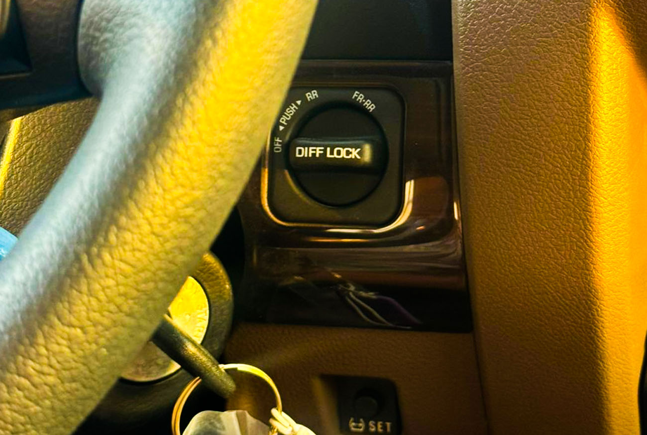 LC79 . 4.0L . V6 . DC . Automatic . Petrol thumbnail 9