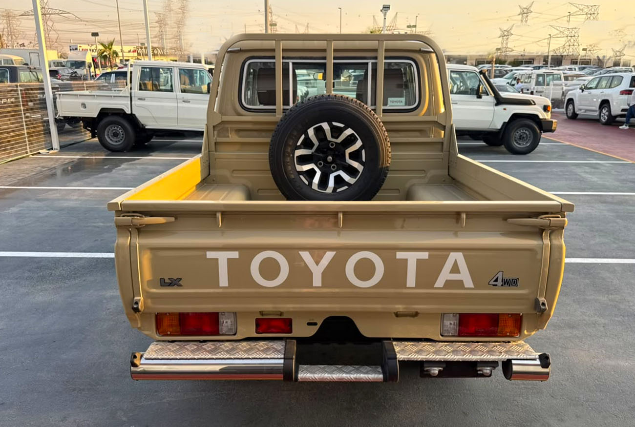 LC79 LX . 2.8L I4 Turbo Diesel . Automatic . 5 Seats  thumbnail 4