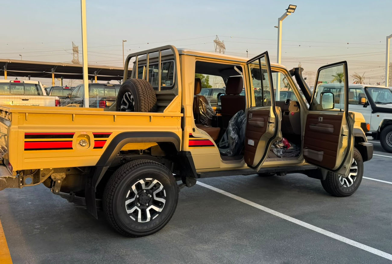 LC79 LX . 2.8L I4 Turbo Diesel . Automatic . 5 Seats  thumbnail 5