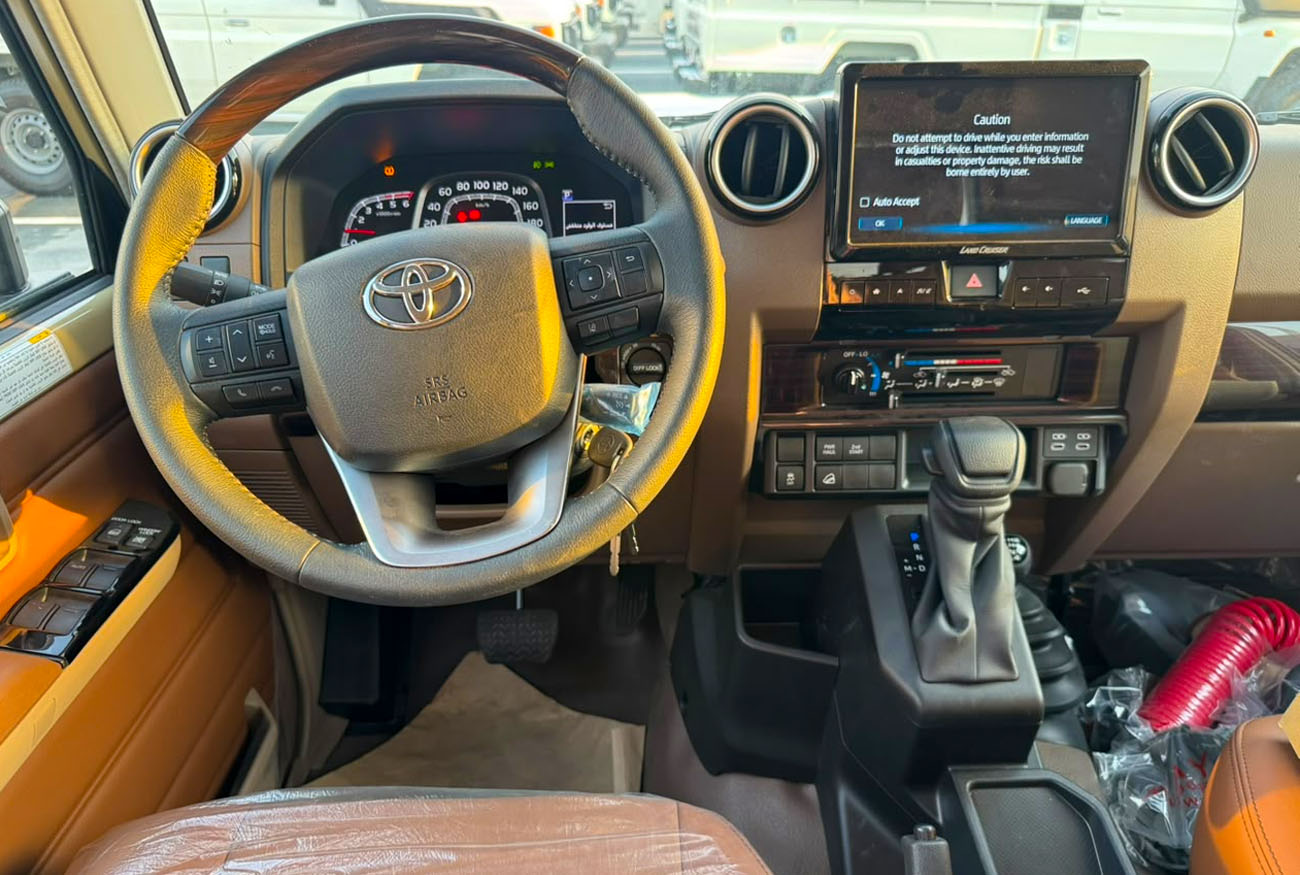 LC79 LX . 2.8L I4 Turbo Diesel . Automatic . 5 Seats  thumbnail 7