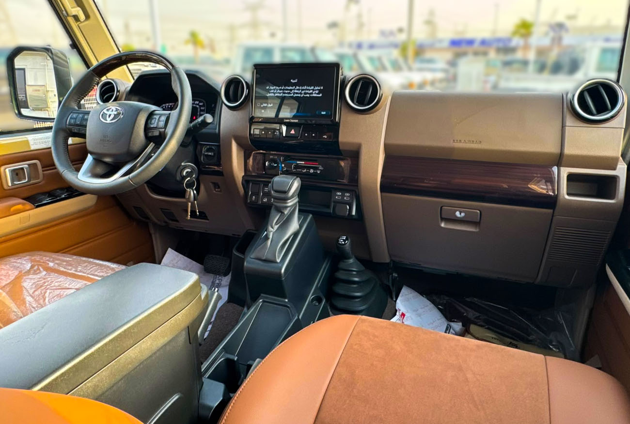 LC76 Hardtop . 4.0L . V6 . Petrol . Automatic thumbnail 8