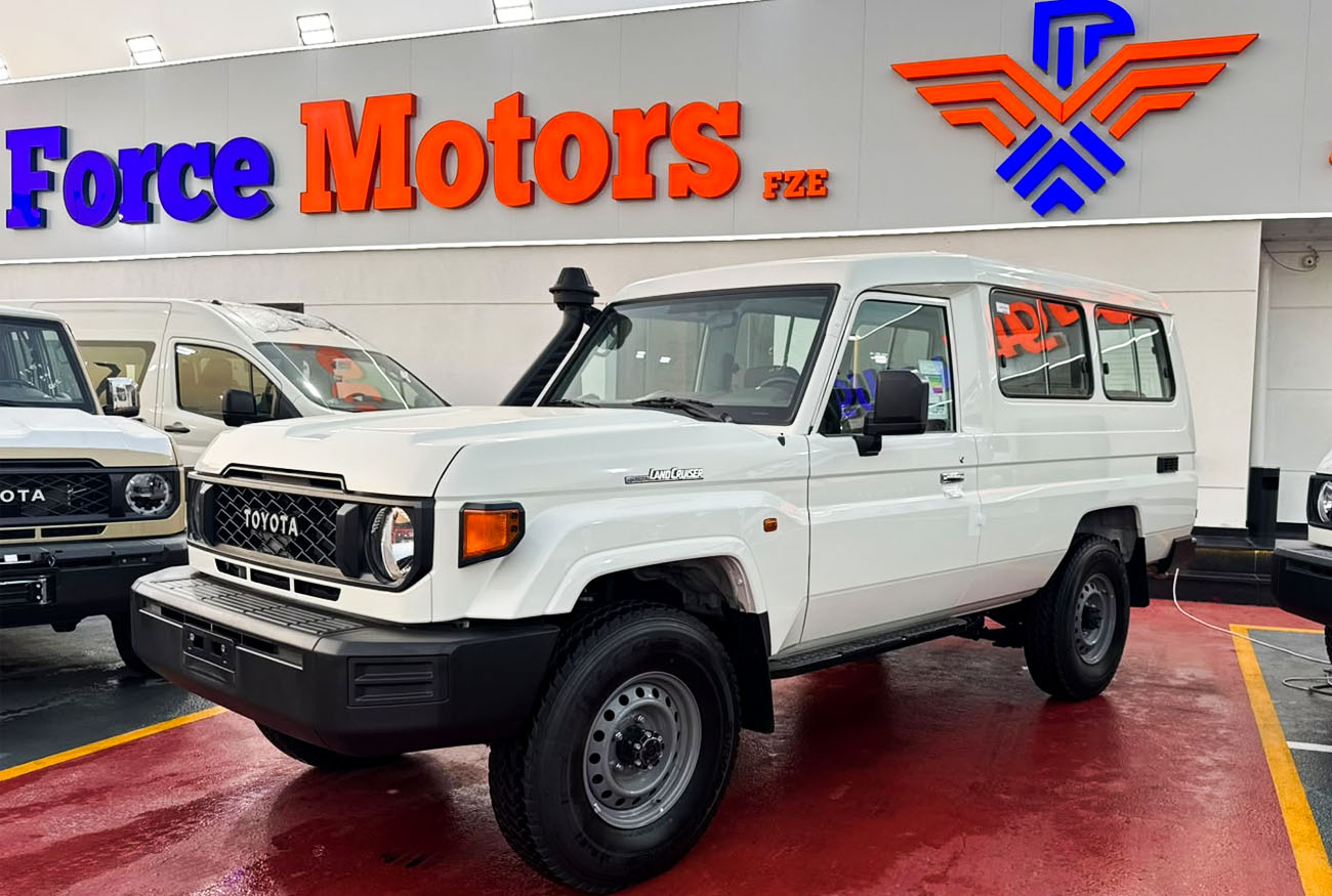 LC 78 HARDTOP 2.8L . I4 . Automatic . Diesel thumbnail 2