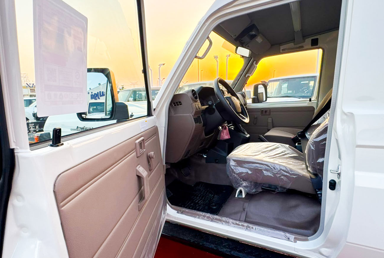 LC 78 HARDTOP 2.8L . I4 . Automatic . Diesel thumbnail 8