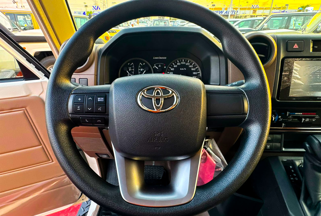 LC 78 HARDTOP 2.8L . I4 . Automatic . Diesel thumbnail 9