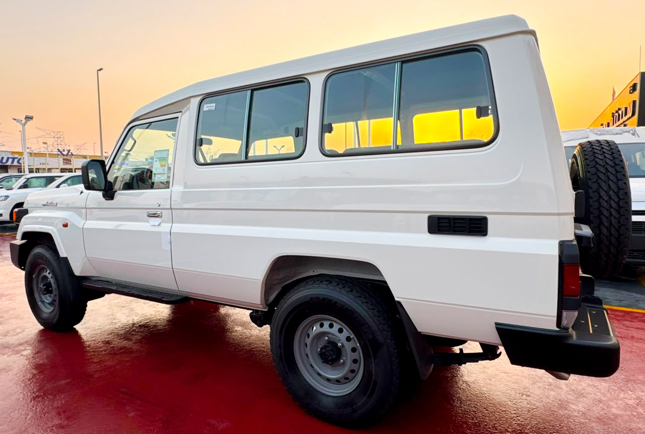 LC 78 HARDTOP 2.8L . I4 . Automatic . Diesel thumbnail 4