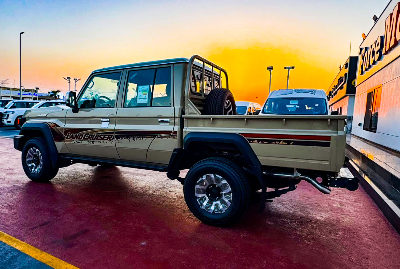 LC79 Pick-up . DC . 2.8L . I4 . Automatic . Diesel thumbnail 5