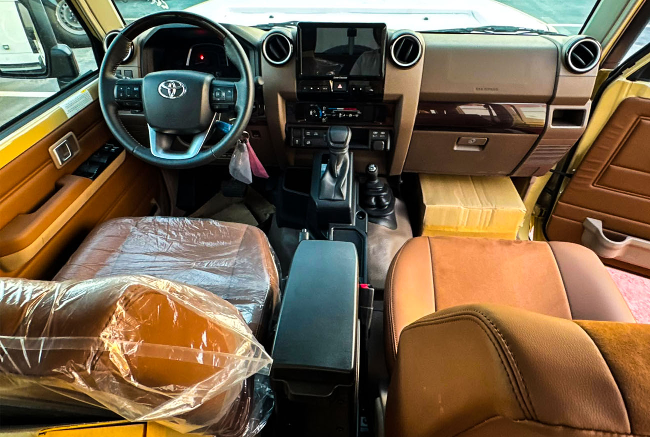 LC79 Pick-up . DC . 2.8L . I4 . Automatic . Diesel thumbnail 9